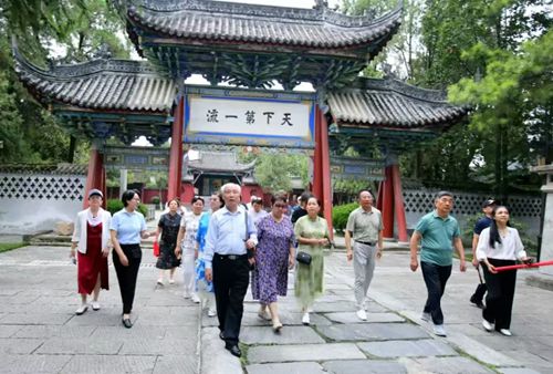 《陕西百景盛览》采风团拜谒先贤张骞墓